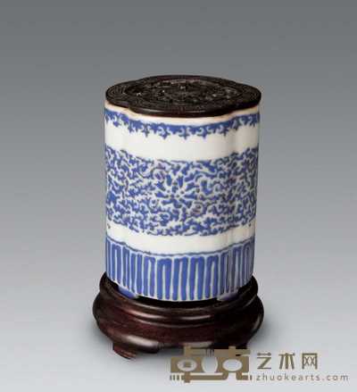 清乾隆 蓝料釉海棠形笔筒 高8cm